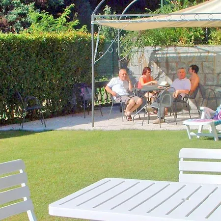 In A On Lake Maggiore Near The Beach Appartamento