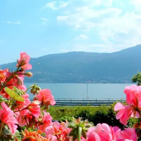 Appartamento In A On Lake Maggiore Near The Beach *